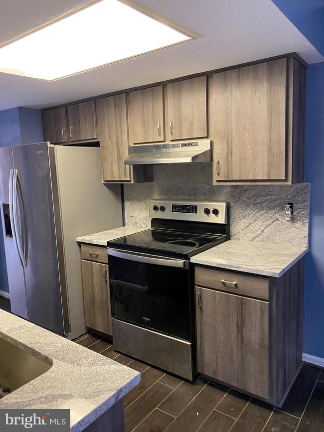 1973 Mayflower Dr, Woodbridge, VA 22192 - photo 2