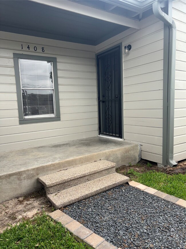 1408 W 34th St, Houston, TX 77018 - photo 2