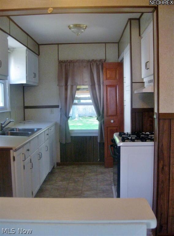 2558 E 37th St, Lorain, OH 44055 - photo 3