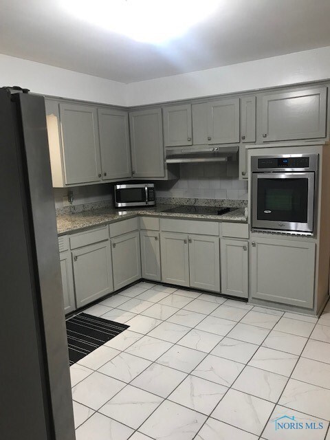Granite counter tops in kitchen