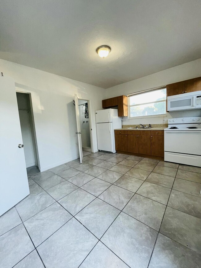 195 Gardenia St unit 4, Tavernier, FL 33070 - photo 7