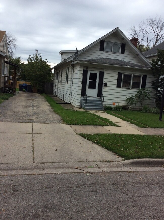 837 Hickory St, Waukegan, IL 60085 - photo 3
