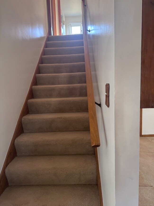 212 Dayton Rd, Bridgeport, CT 06606 - photo 5