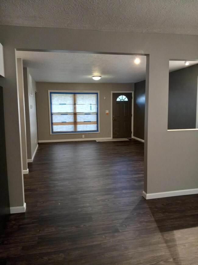 1596 Eastfield Dr N, Columbus, OH 43223 - photo 5