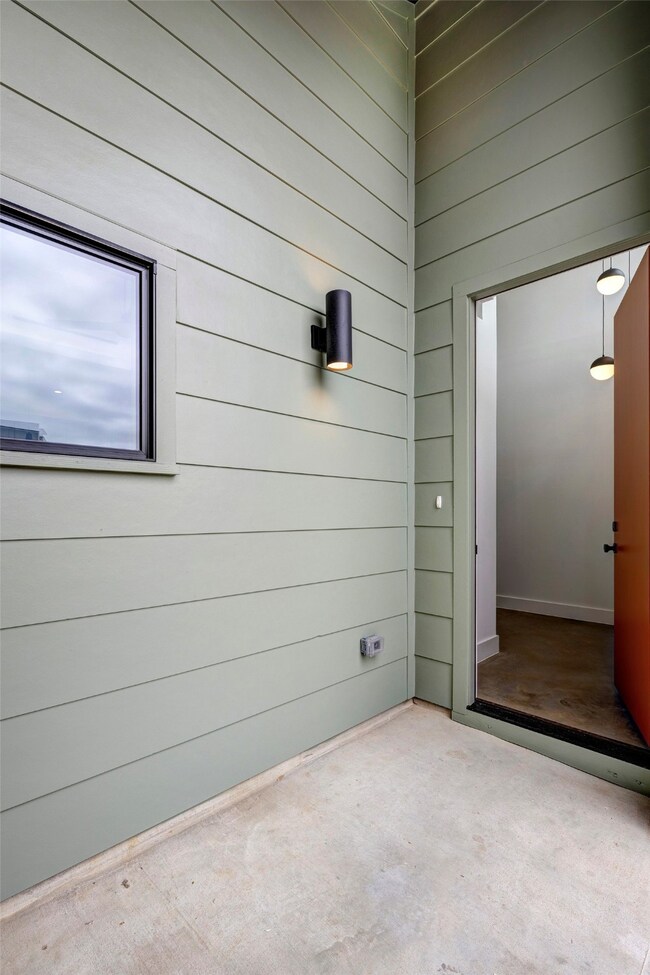 1717 Airline Dr unit A, Houston, TX 77009 - photo 2