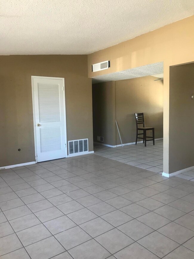 256 Mccarthy Ave, El Paso, TX 79915 - photo 7