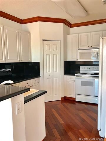 11132 NW 73rd St, Doral, FL 33178 - photo 6