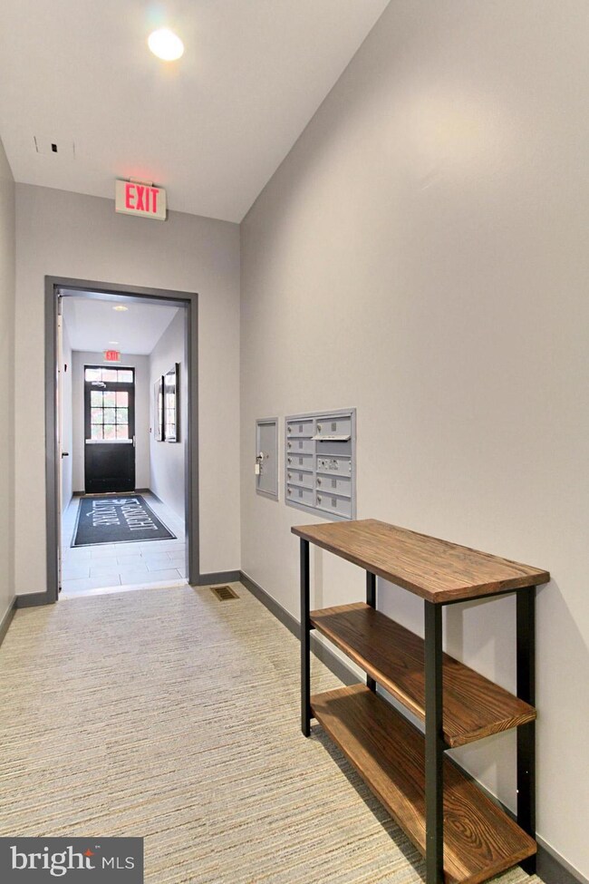 1700 Clarendon Blvd unit 124, Arlington, VA 22209 - photo 4