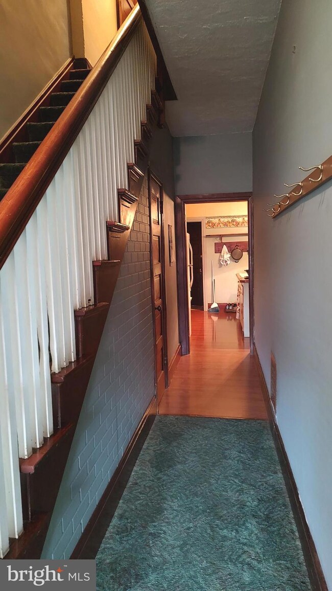 19 Willow St, Palmyra, PA 17078 - photo 2