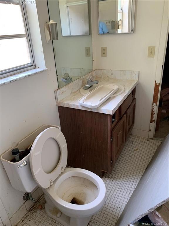 Main bathroom