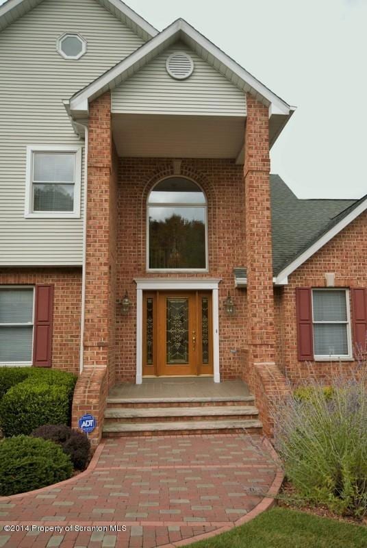 125 Lakeview Dr, Scranton, PA 18505 - photo 2