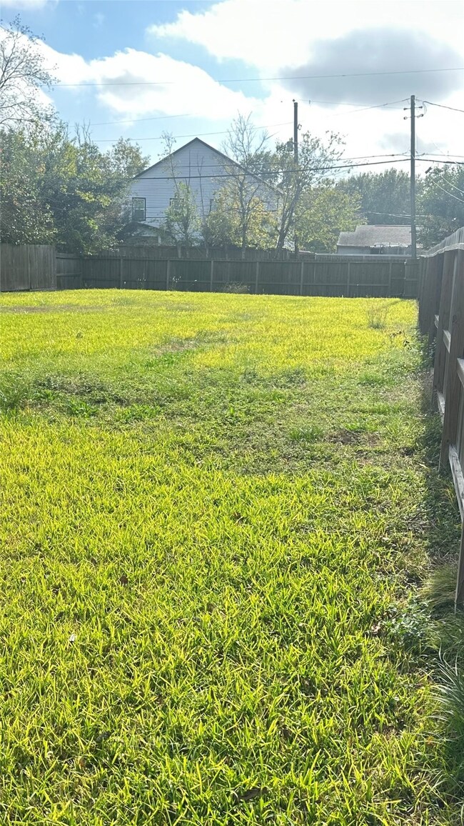 4846 Pershing St, Houston, TX 77033 - photo 7