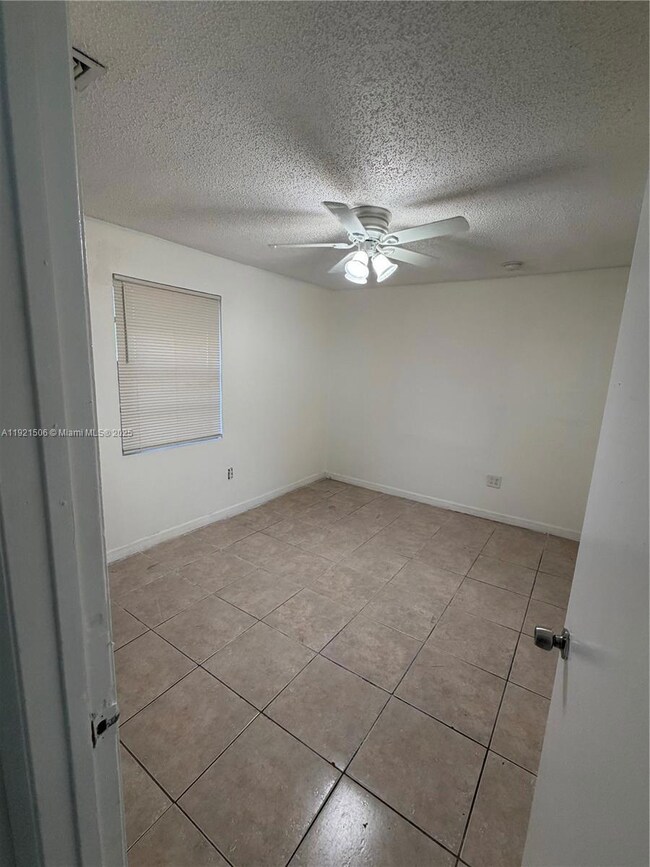 360 NE 174th St unit 2, North Miami Beach, FL 33162 - photo 2