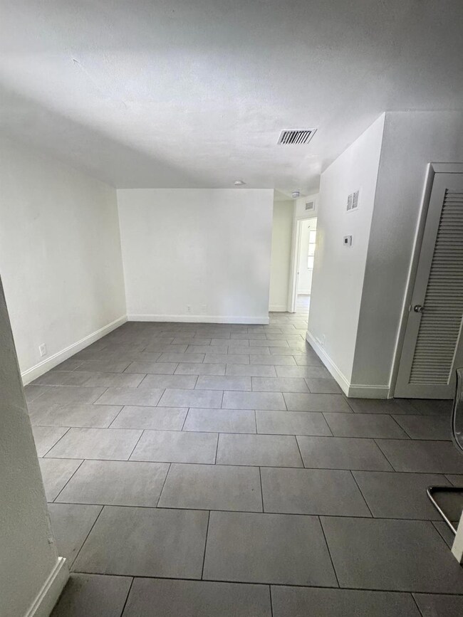 914 3rd St unit 2, West Palm Beach, FL 33401 - photo 3