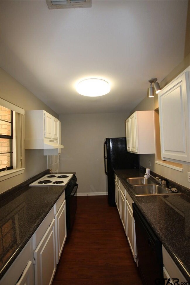 2601 Westminster Dr, Tyler, TX 75701 - photo 3