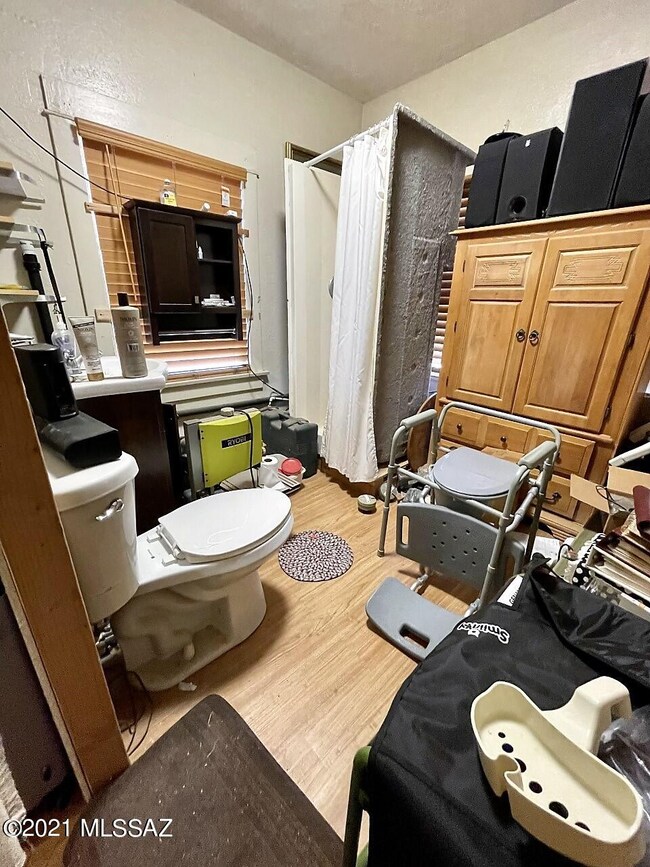 825 N 3rd Ave Extra Bathroom