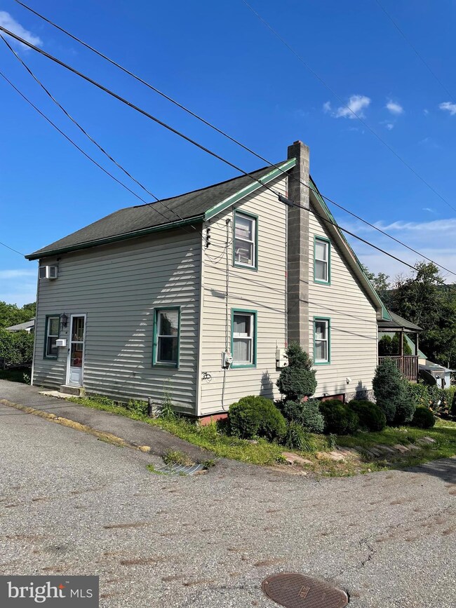 102 E 5th St, Williamstown, PA 17098 - photo 3