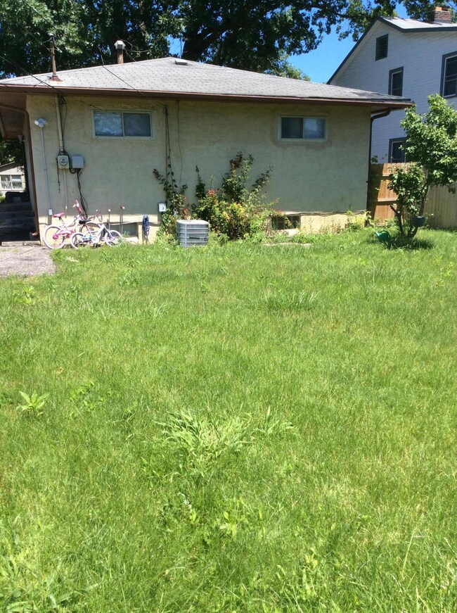 2247 Ferris Rd, Columbus, OH 43224 - photo 3