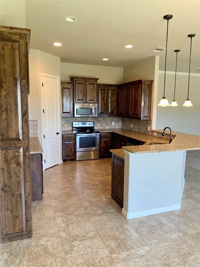 3803 Upper Lake Cir, Granbury, TX 76049 - photo 5