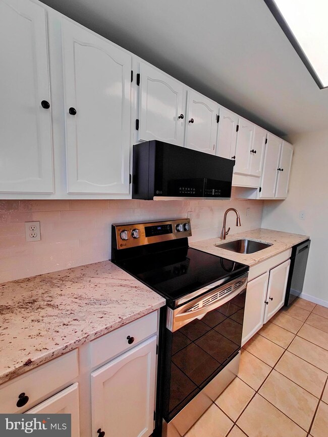 316 E 11th Ave, Ranson, WV 25438 - photo 3