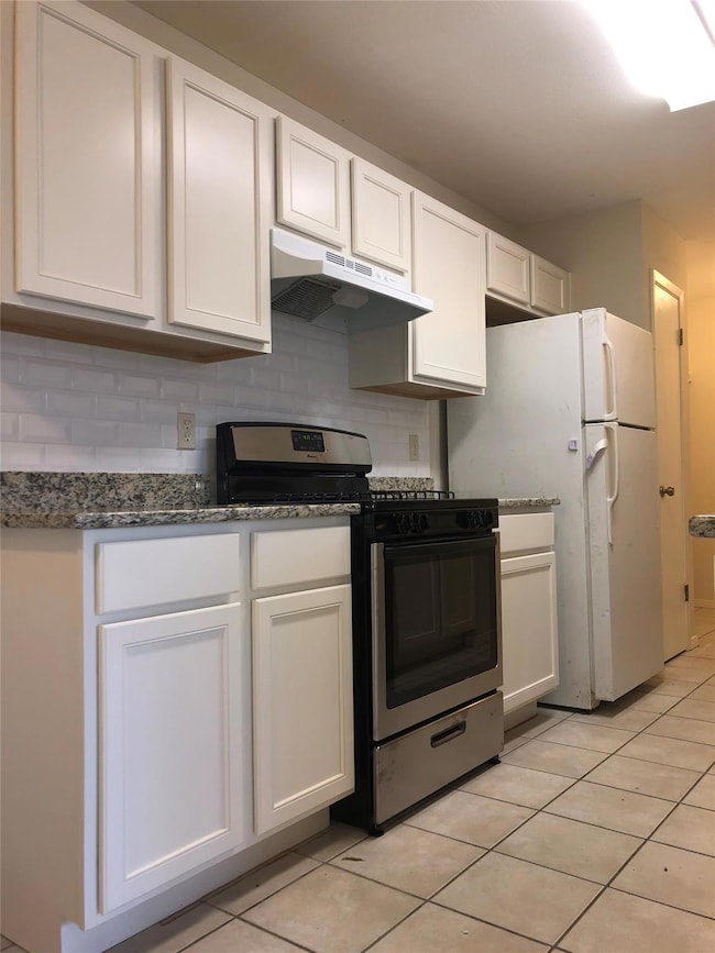 Kitchen with under cabinet range hood, gas stove,