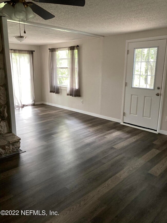 B1F17A8D-C4B0-438C-852C-7C644A72268A