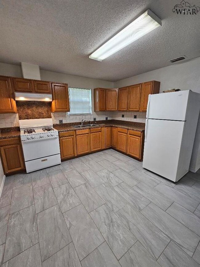 1608 30th St, Wichita Falls, TX 76302 - photo 4