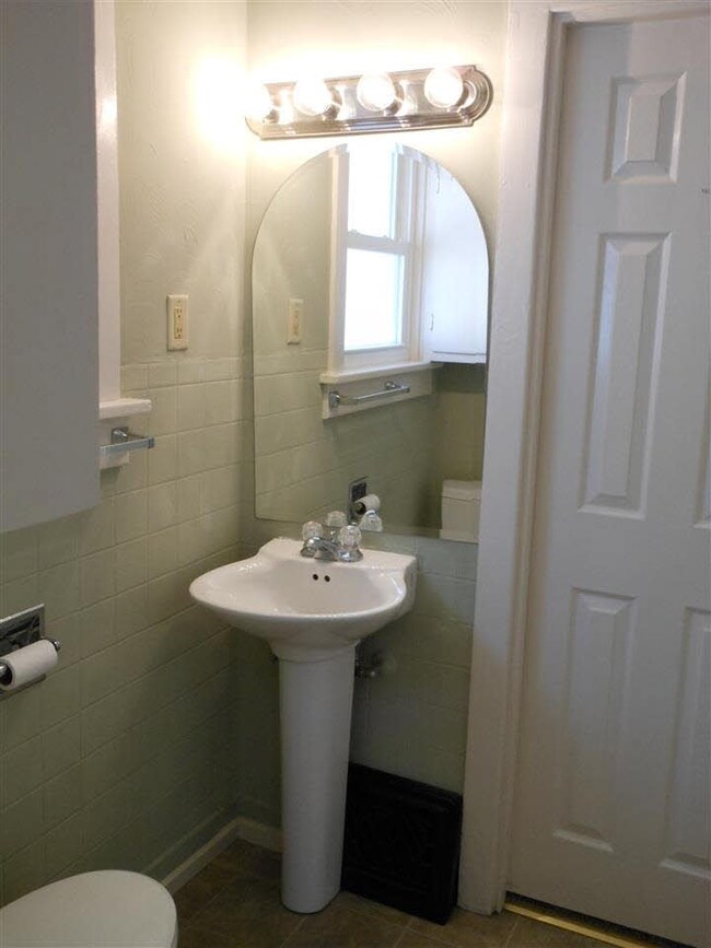 958 Oxford St, Elkhart, IN 46516 - photo 7