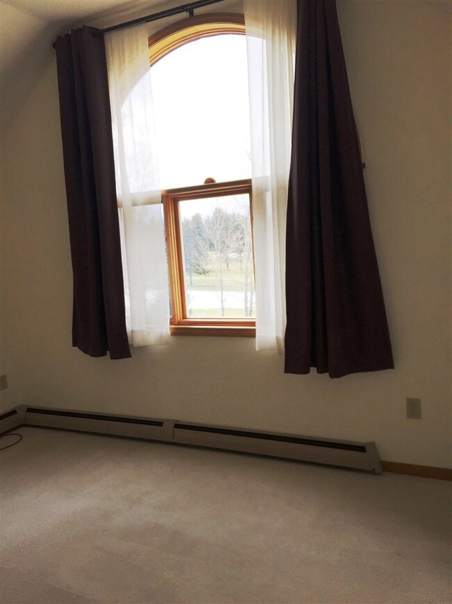 67 Fairways Dr unit 6, Bethlehem, NH 03574 - photo 4