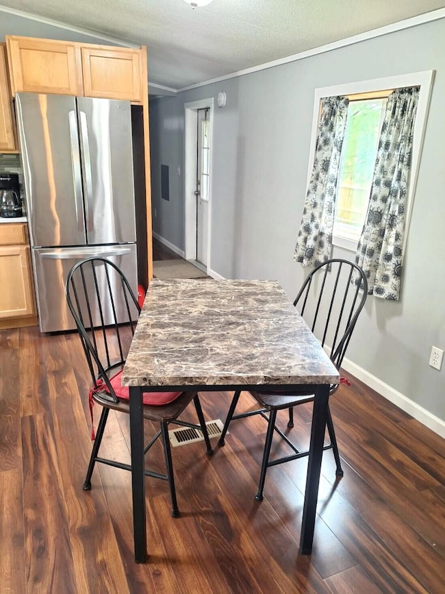 Dining1