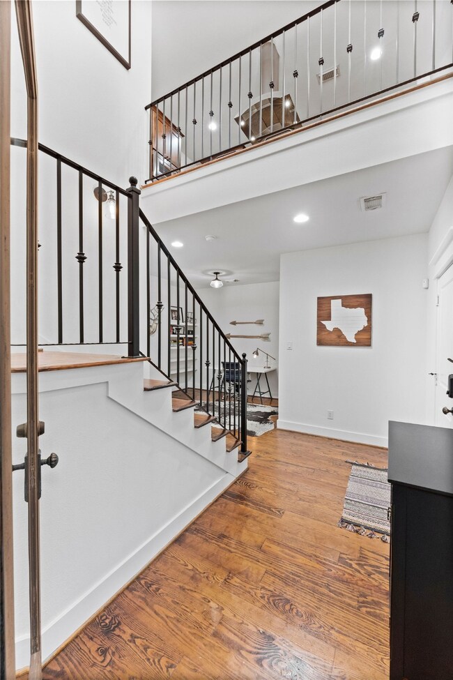 702 E 6th 1/2 St, Houston, TX 77007 - photo 7