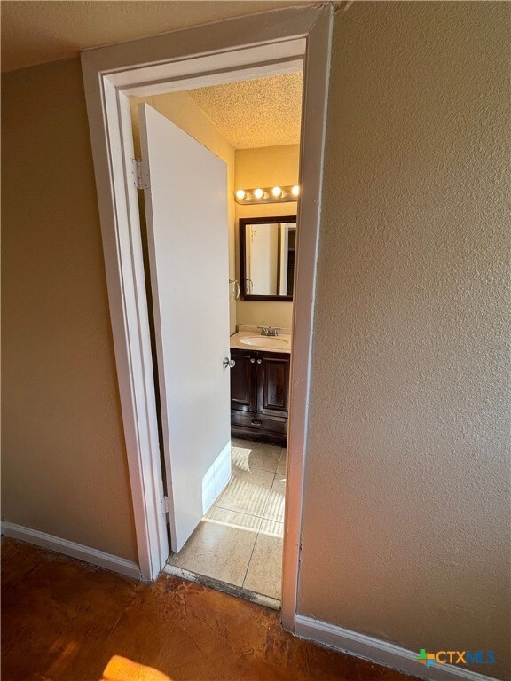 915 S 15th St unit 915, Copperas Cove, TX 76522 - photo 5