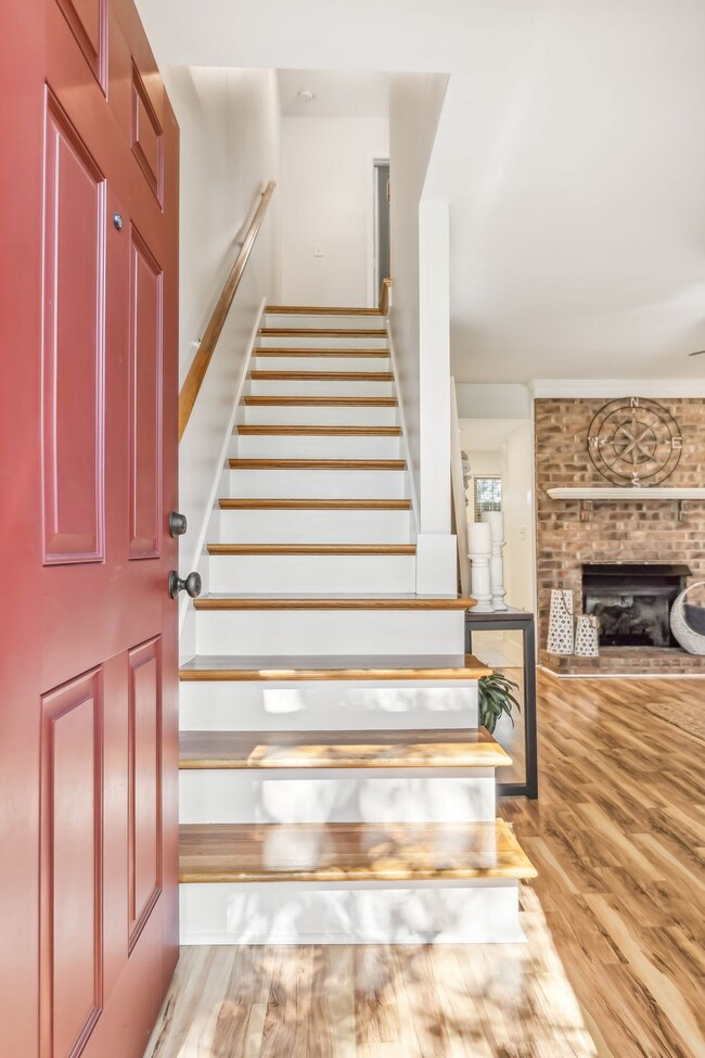 Welcome Home, all hardwood steps to upstairs!
