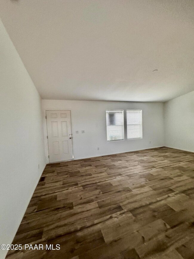 24975 N Verdot Dr, Paulden, AZ 86334 - photo 2