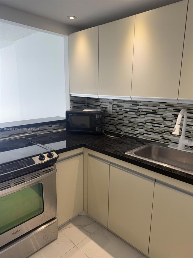 The Clipper at Biscayne Cove unit 311, Aventura, FL 33160 - photo 7