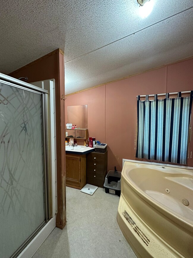 24 Avery Cir, Winchester, NH 03470 - photo 6