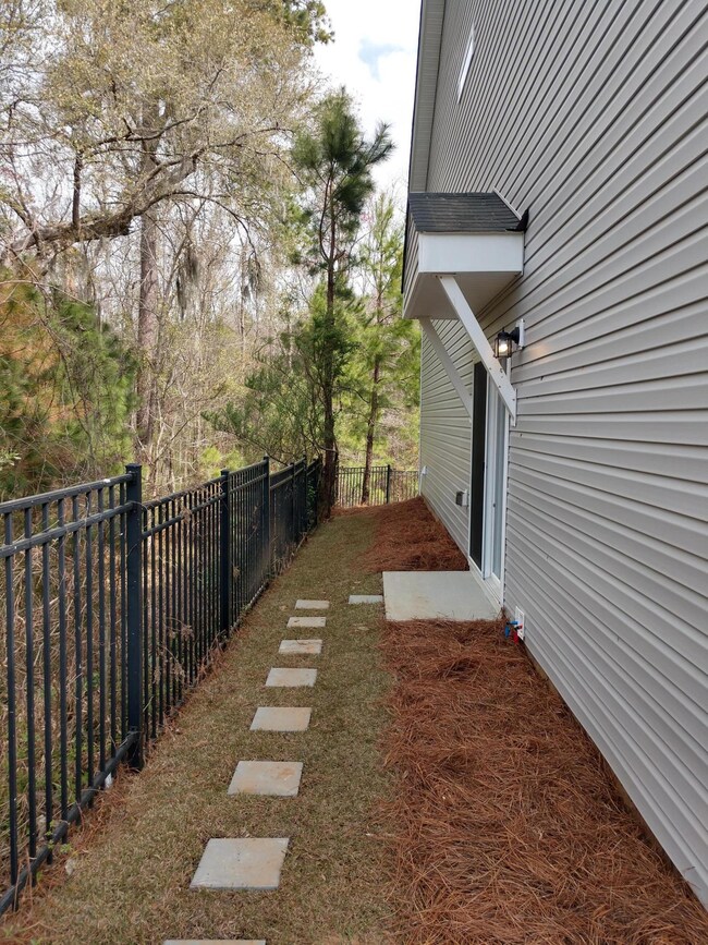 Private side yard