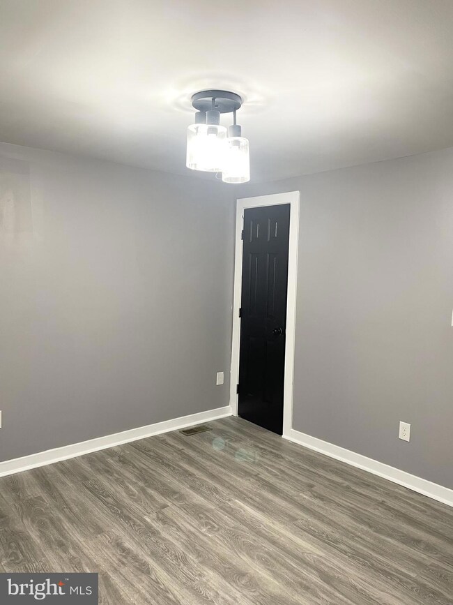 910 N Streeper St, Baltimore, MD 21205 - photo 7