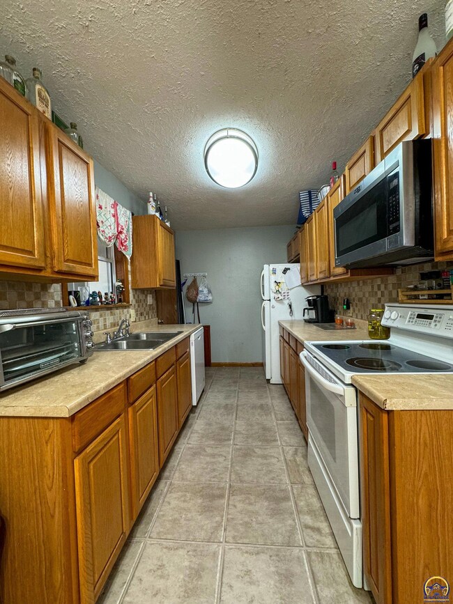 6627 NW Elmont Rd, Topeka, KS 66618 - photo 3