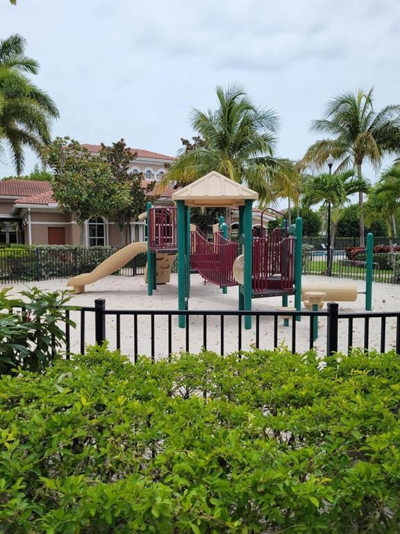 3265 Laurel Ridge Cir, Riviera Beach, FL 33404 - photo 5