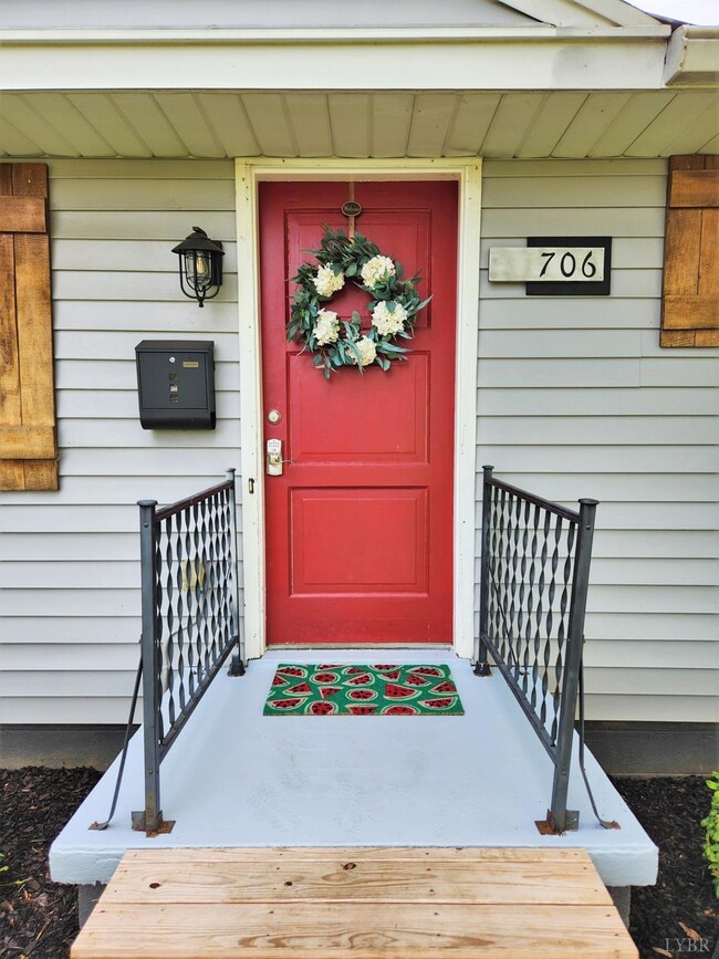 706 Crestwood Cir, Lynchburg, VA 24502 - photo 5
