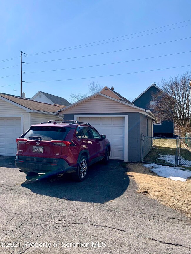 403 Mill St, Dunmore, PA 18512 - photo 2