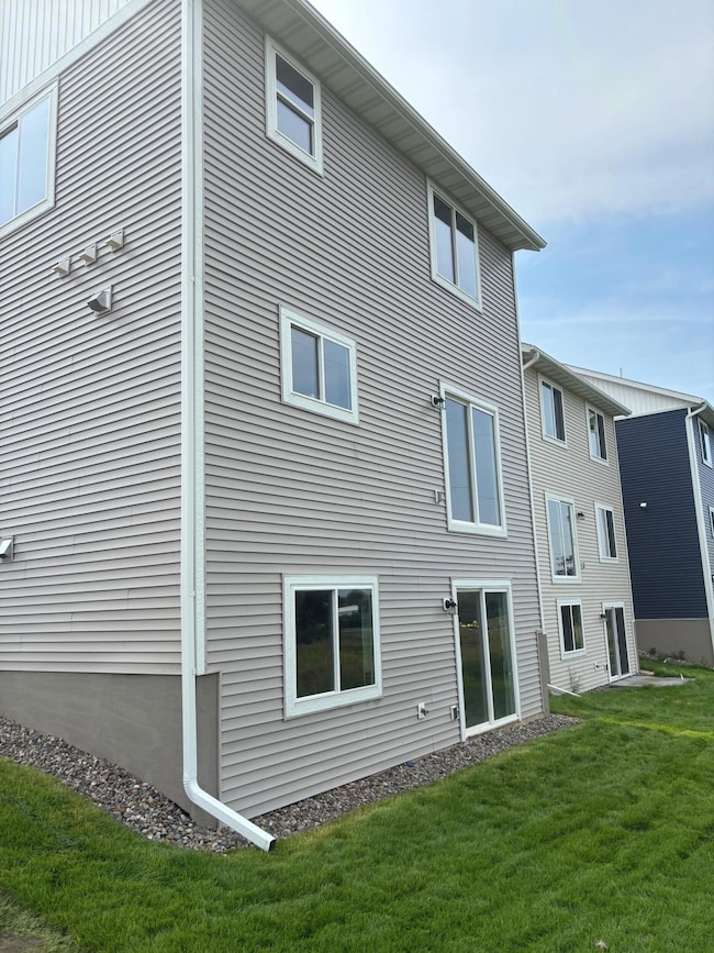 1582 76th St W, Inver Grove Heights, MN 55077 - photo 3