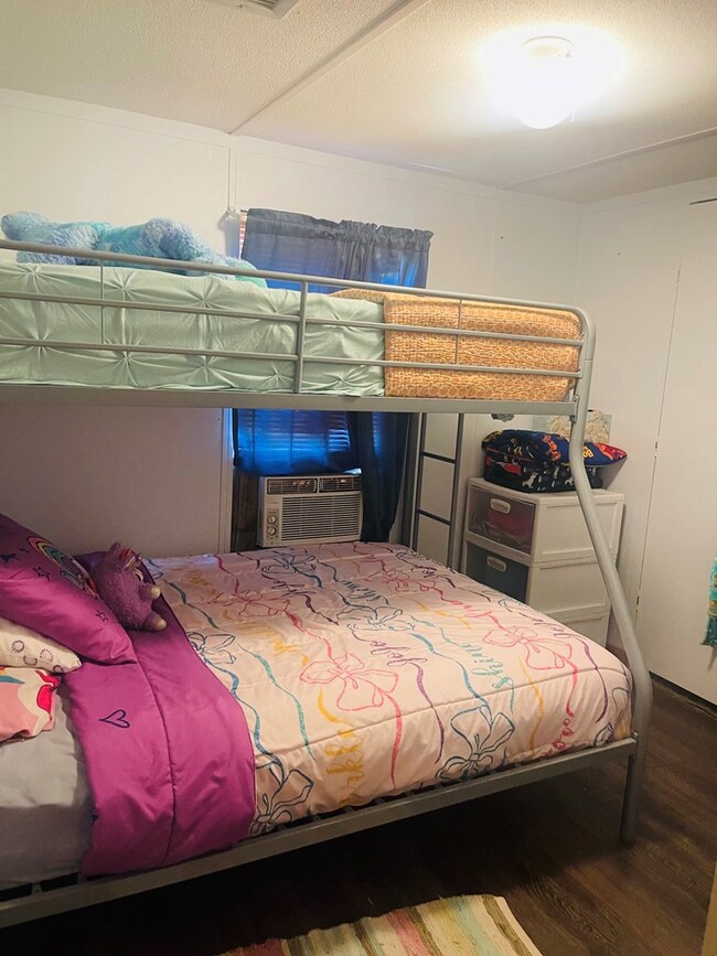 1007 NE 2nd St, Carrabelle, FL 32322 - photo 7