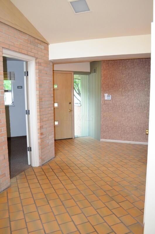 2746 Brentwood Rd, Columbus, OH 43209 - photo 4