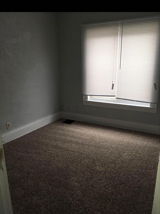 1006 E 16TH 3