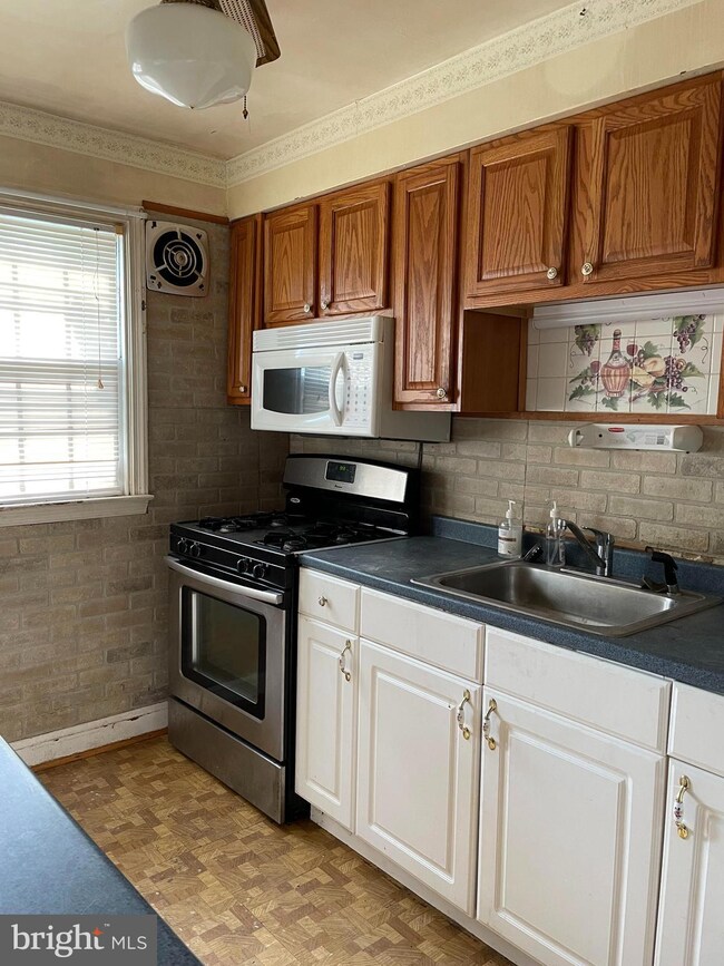 5520 Woodmont Ave, Baltimore, MD 21239 - photo 2