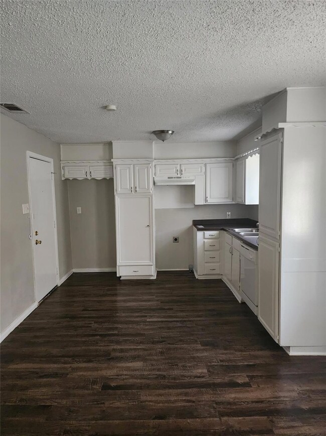 8009 Clark St, North Richland Hills, TX 76180 - photo 3