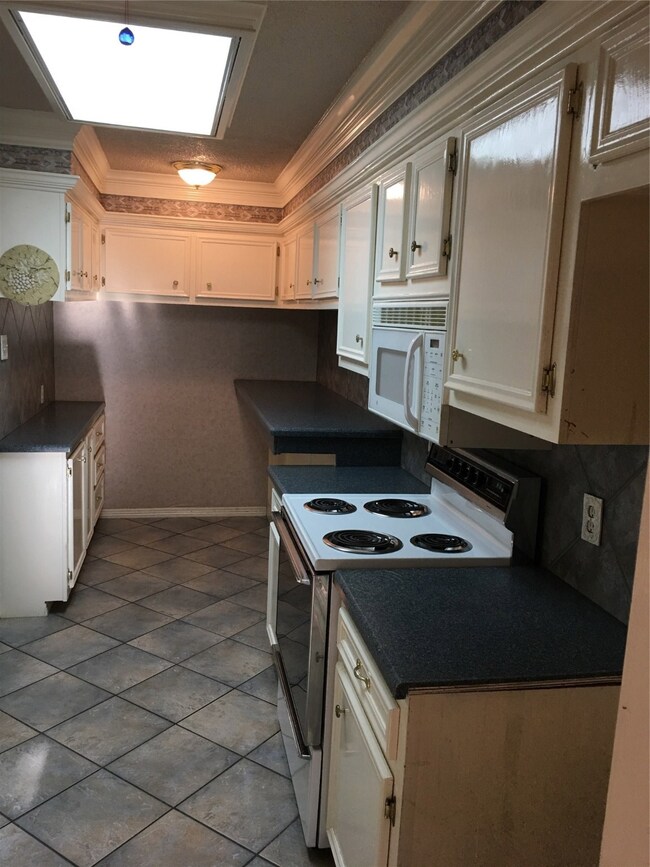 1206 Country Place Dr, Houston, TX 77079 - photo 7