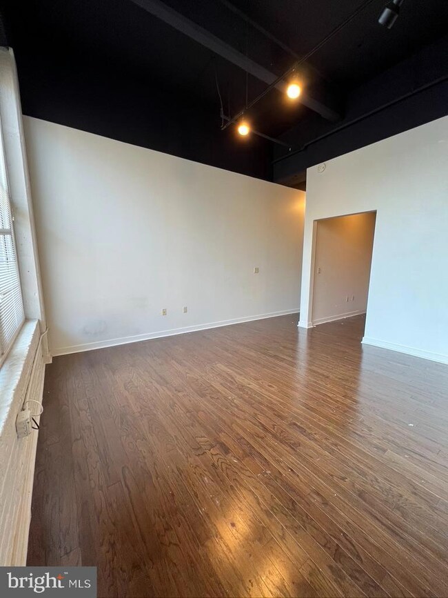 801 Walnut St unit 302, Philadelphia, PA 19107 - photo 6